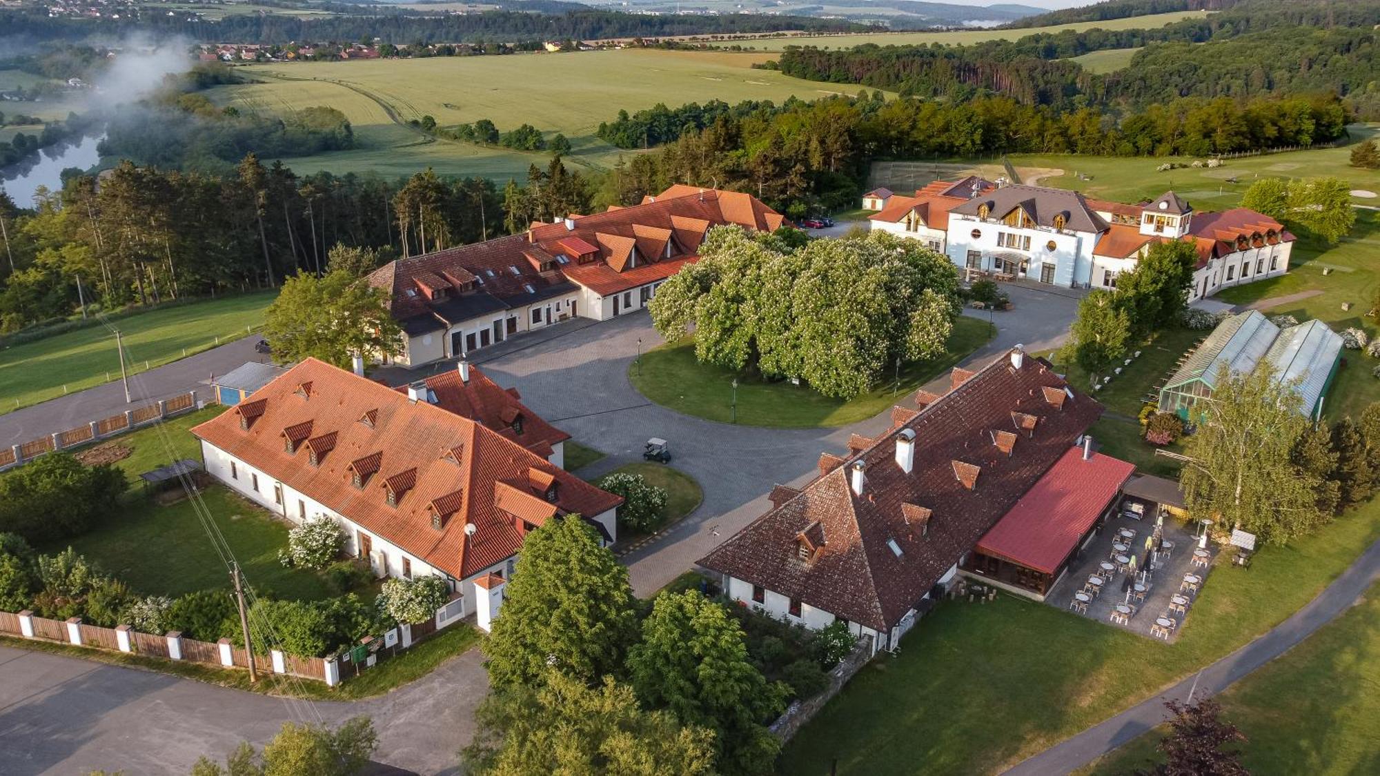 Darovansky Dvur - Wellness & Golf Hotel Břasy Exterior foto